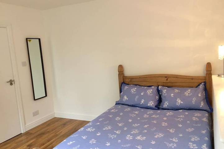 La Casa Bianca 7 Casa A Letto Matrimoniale Completamente Attrezzata in Londra, Sud Est Inghilterra
