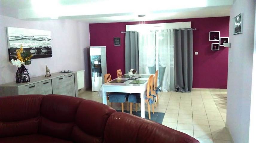 Gîte pour 6 personnes, avec jardin et vue à Roquetoire