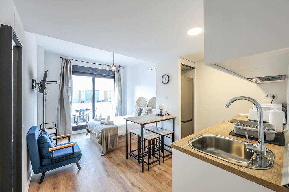Ganze Wohnung, Elegant Studio with Private Terrace in San Sebastián de los Reyes, Madrid Province