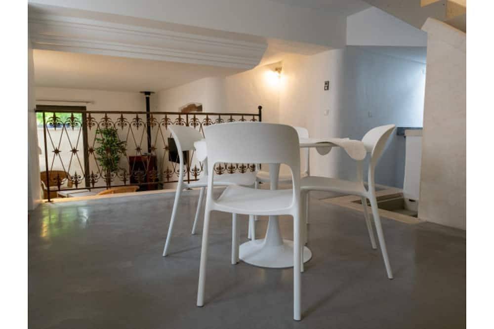 Charming village house in the heart of the Luberon in Oppède, Parque natural regional del Luberon
