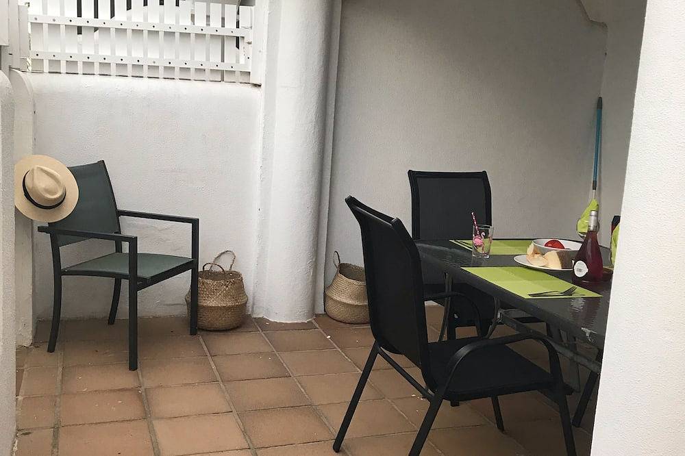 Apartamento entero, A pie de playa y restaurantes. Piscina vallada segura. in Playa La Barrosa, Chiclana de la Frontera