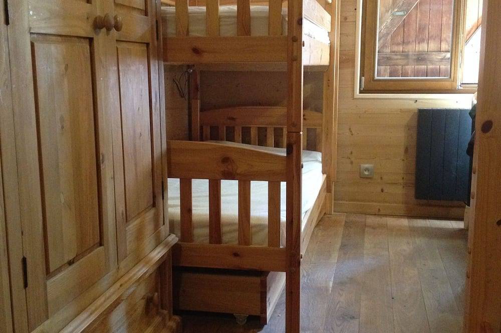 Appartement entier, Dans magnifique chalet, grand appartement, vue montagne, jardin, terrasse, sauna in Les Gets, Les Portes du Soleil