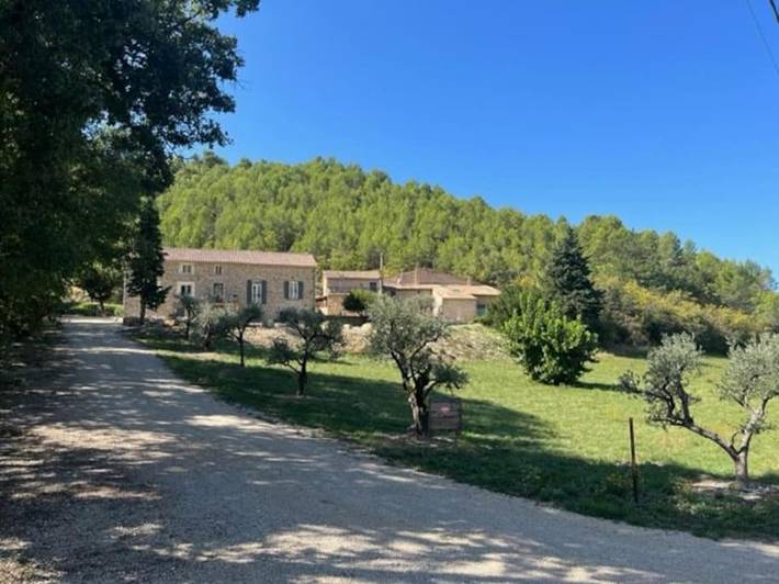 Maison de vacances pour 4 personnes, avec terrasse et piscine ainsi que jardin et vue