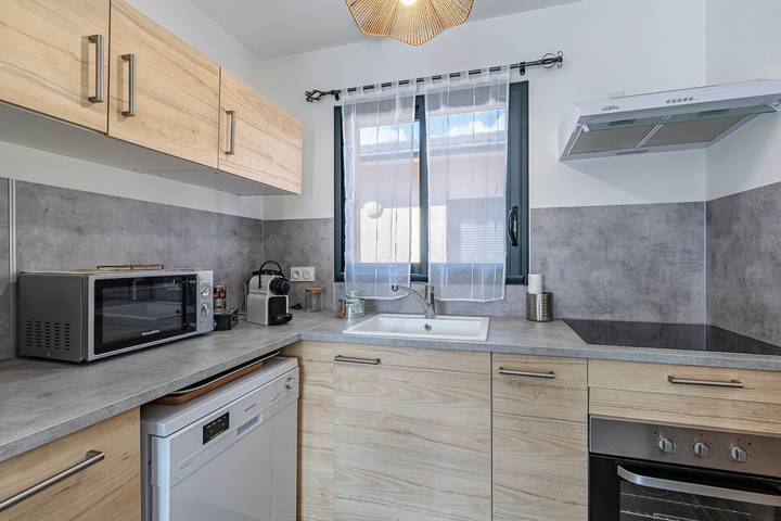 Gîte pour 4 personnes, avec balcon dans Prunete - 3