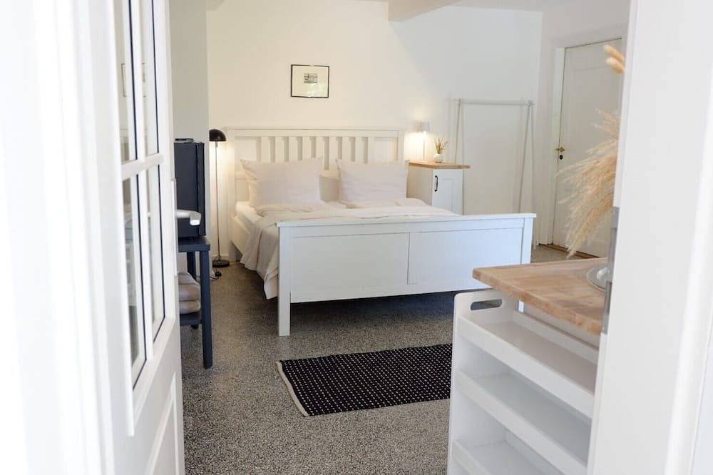 Ganze Wohnung, Gemütliches 1-Zimmer-Appartement mit Terrasse in historischer Reetdachkate in Husby, Schleswig-Flensburg
