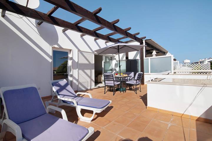 Apartamento entero, Apartamento 'T1 2D Apt. Flor de Sal' con Terraza Privada, Wi-Fi y Aire Acondicionado in Santa Luzia (Tavira), Ria Formosa