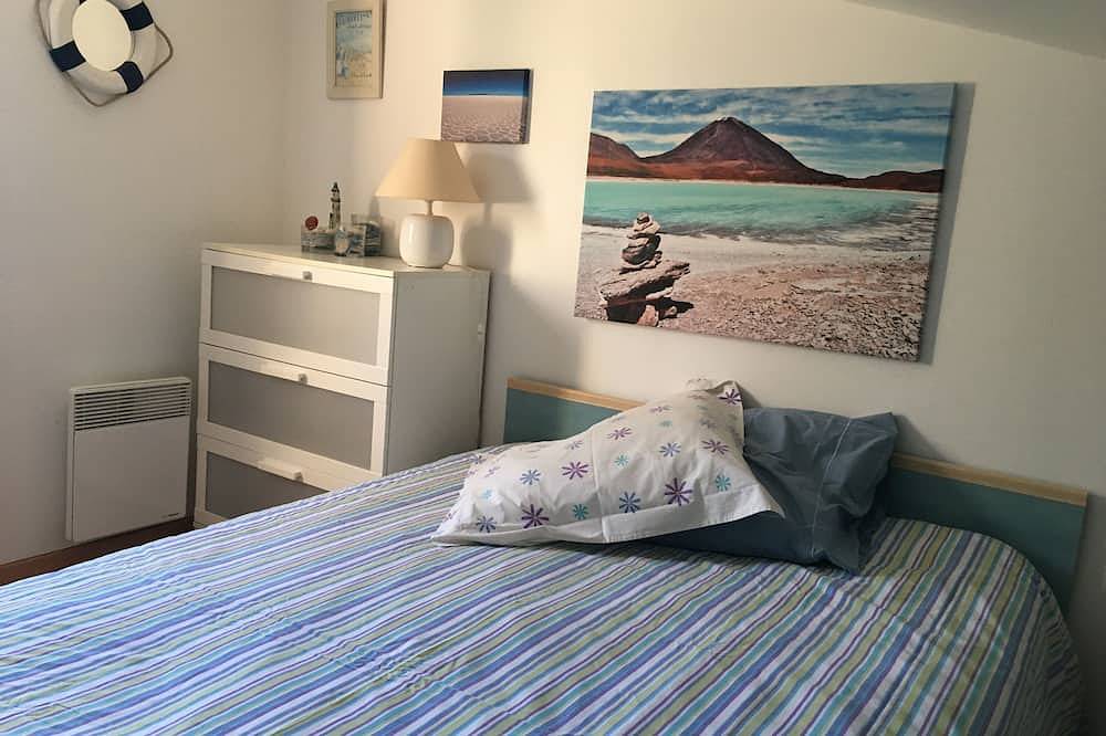 Holiday house of 90m2 , 6 people 10 minutes from Sisteron, shared swimming pool in Châteauneuf-Val-Saint-Donat, Région de Forcalquier