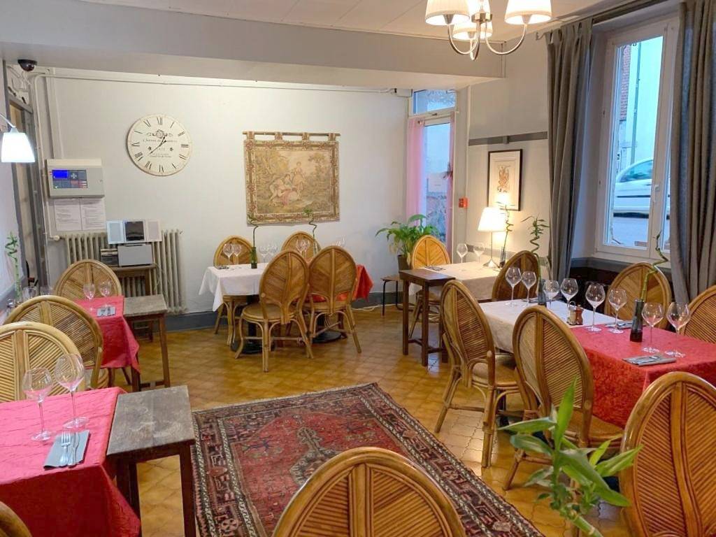 Double Room with Shared Toilet in Longeau-Percey, Haute-Marne