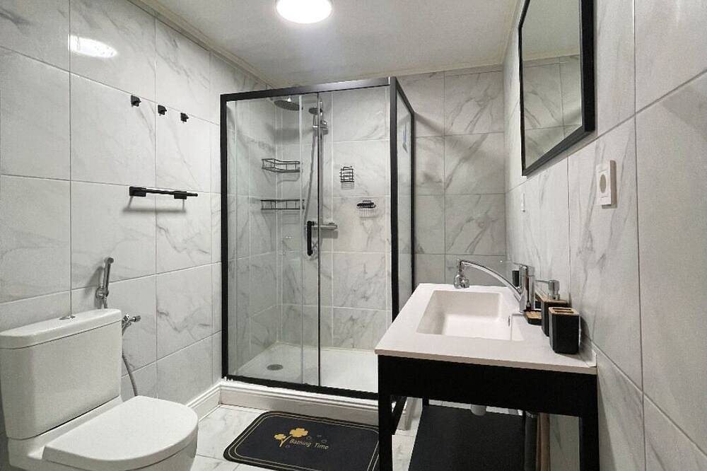 Entire apartment, Paris Expo Porte Versail, Apt 2p Malakoff, spacious, very quiet 10min from Paris in Malakoff, Hauts-de-Seine