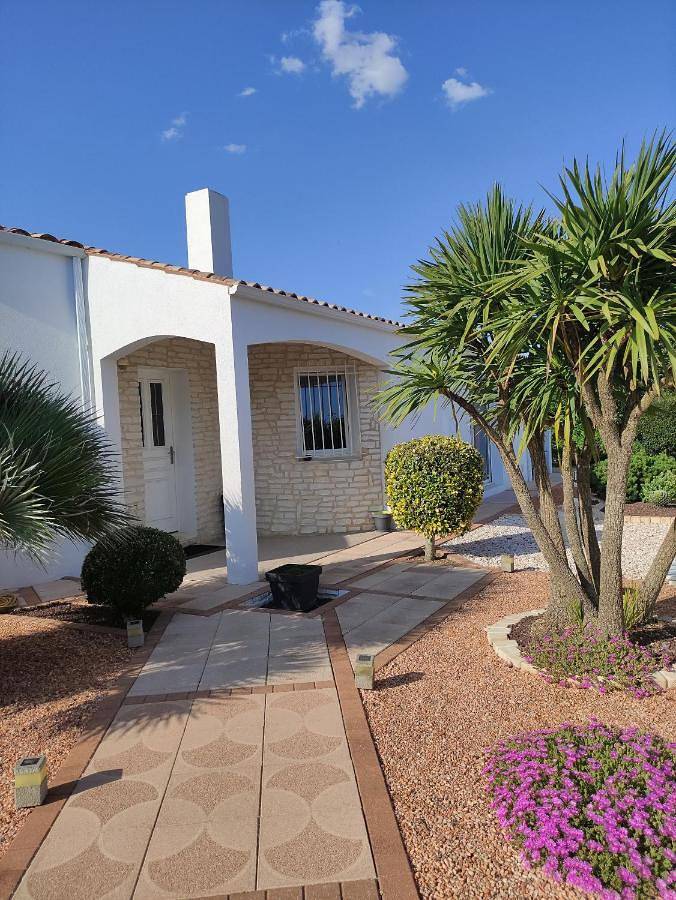 Location de vacances pour 4 personnes, avec vue et jardin à Saint-Rogatien