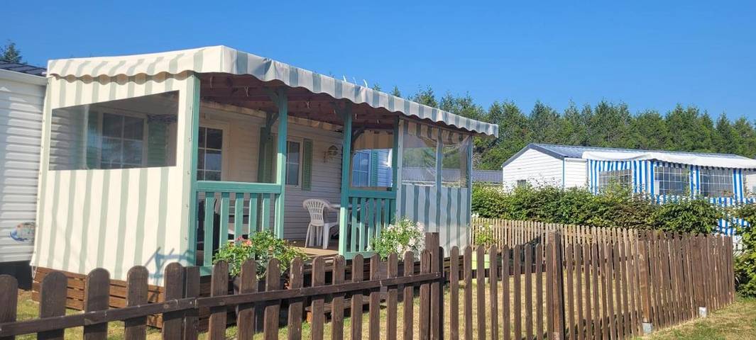 Camping pour 4 personnes, avec piscine et jardin