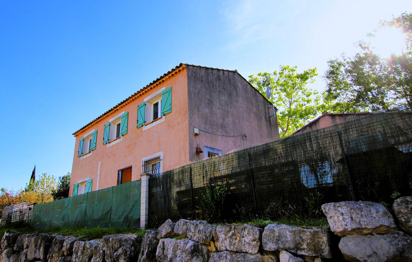 Acogedor apartamento de 1 dormitorio con piscina y terraza en Saint-Savournin in Cadolive, Costa mediterránea (Francia)