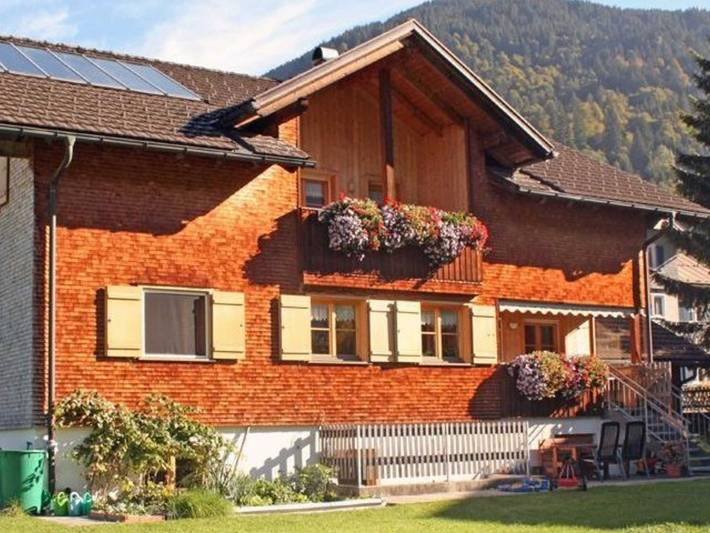 Ferienwohnung für 3 Personen, mit Balkon und Garten in Schoppernau