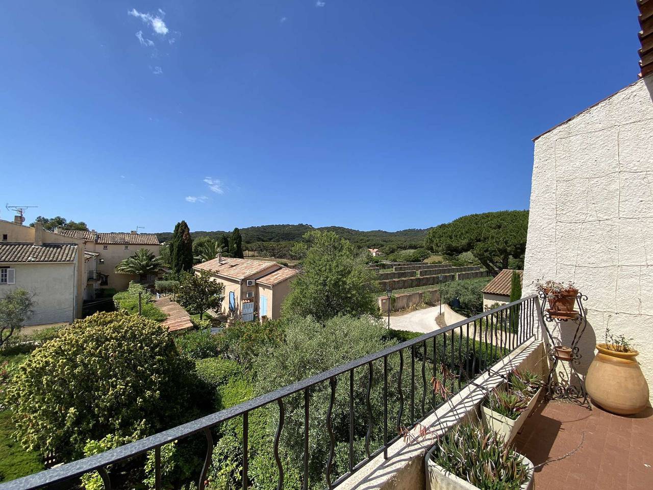 Entire apartment, Apartment with mezzanine, near beach - 6 guests in Hyeres, Mediterranean Coast (France)