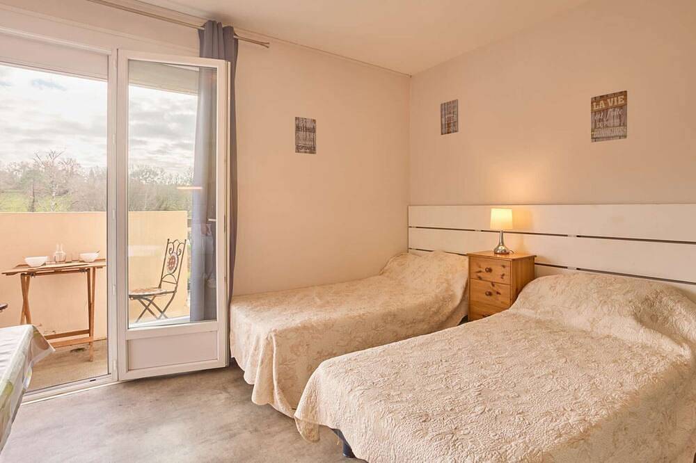 Apartamento entero, Estudio renovado con balcón al sur en Barbotan in Cazaubon, Gers