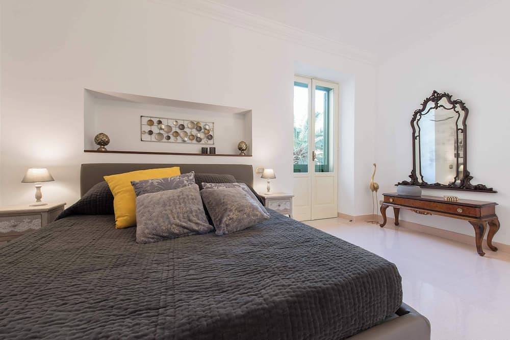 Entire apartment, Duomo Seaside Deluxe Apartment in Syracuse, Syracuse Province