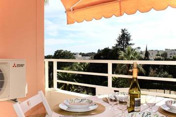 Gîte pour 4 personnes, avec jardin dans Parc de Vaugrenier