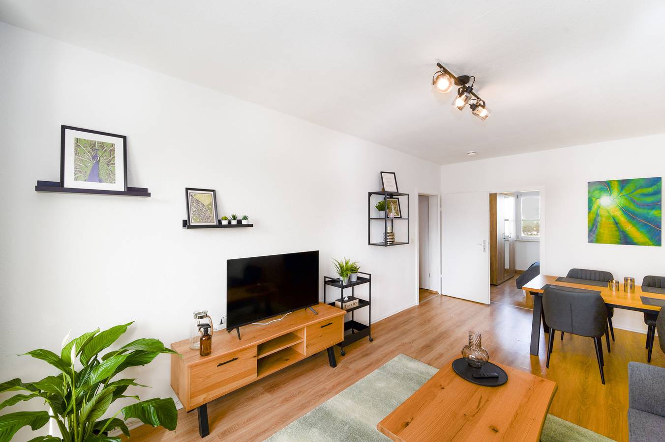 Ganze Ferienwohnung, Business Appartements - Appartement Ii, 61m², 2 Schlafr., 1Wohnr., Küche, Bad mit Wc+Dusche in Marlishausen, Wipfratal