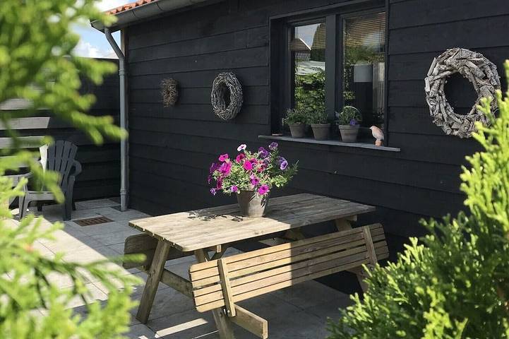 Chalet für 2 Personen, mit Terrasse und Garten in Limmen