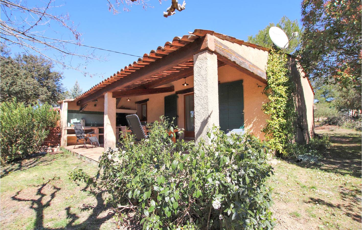 Retraite confortable : 75m2, Parking, TV, Pêche et Internet in Fox-Amphoux, Région de Brignoles