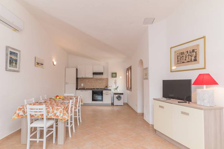 Gîte pour 4 personnes, avec terrasse, adapté aux familles dans Loiri Porto San Paolo - 4