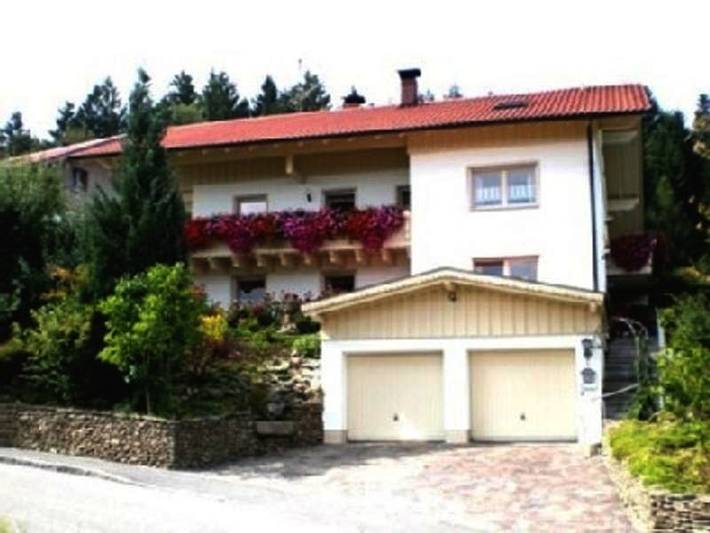 Ferienwohnung für 7 Personen, mit Terrasse und Garten sowie Ausblick