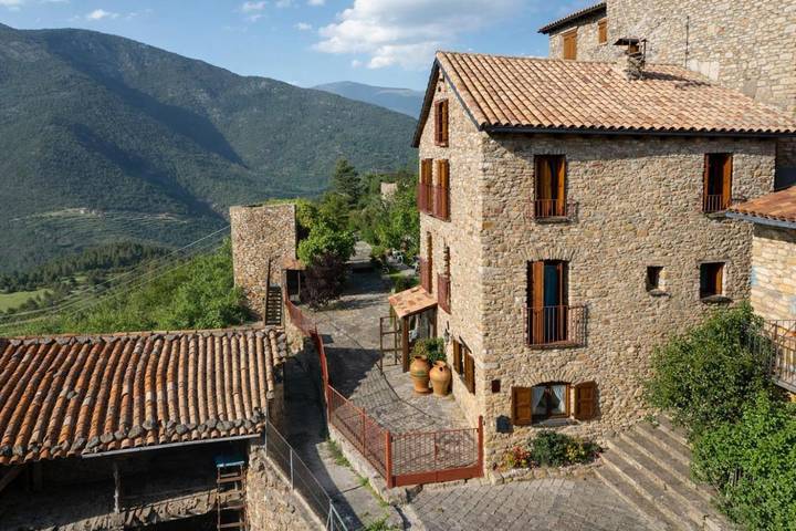 Casa rural para 10 personas, con jardín y terraza, Se admiten mascotas en Alto Urgel