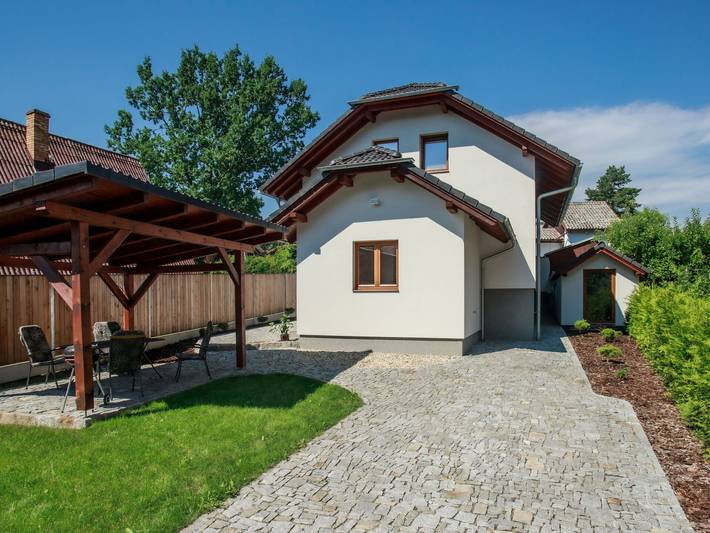 Ferienhaus für 4 Personen, mit Terrasse und Garten