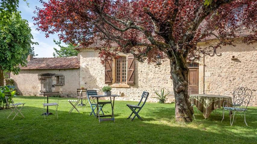 Location de vacances pour 2 personnes, avec vue et jardin à Saint-Chamassy - 2