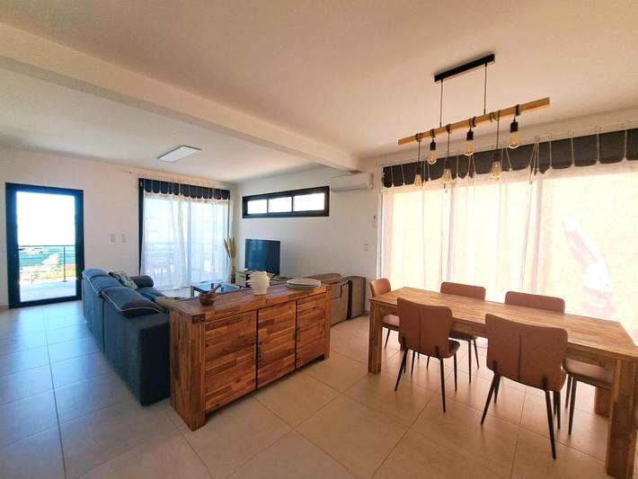 Location de vacances pour 6 personnes, avec jardin ainsi que vue et piscine dans Grands-Bois - 3