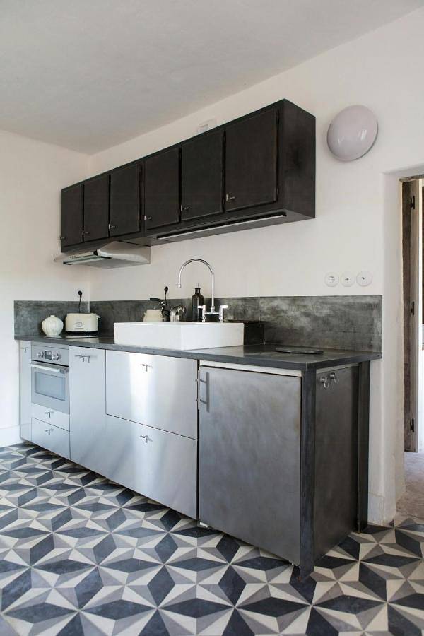 Location de vacances pour 2 personnes, avec terrasse ainsi que jardin et piscine à Belvézet - 2