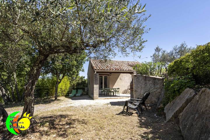 Village vacances pour 4 personnes, avec jardin et bassin pour enfant, animaux acceptés en Ardèche - 2