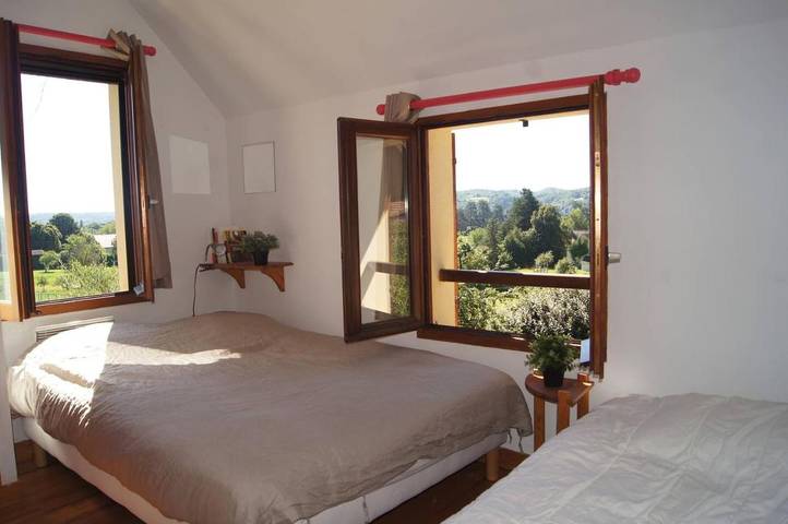 Location de vacances pour 8 personnes, avec piscine ainsi que terrasse et vue à Calviac-en-Périgord - 2