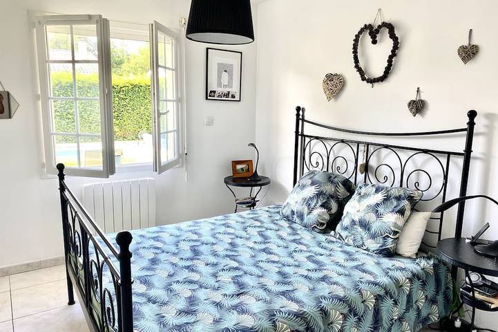 Quiet villa between the lake and the sea in Hourtin, with a pool and spa in Hourtin, Médoc Regional Natural Park