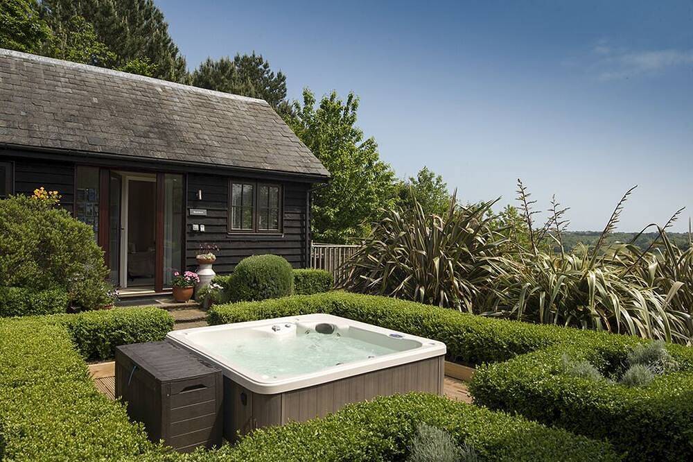 A luxurious self-catering retreat for two, complete with indoor pool & hot tub. in East Sussex