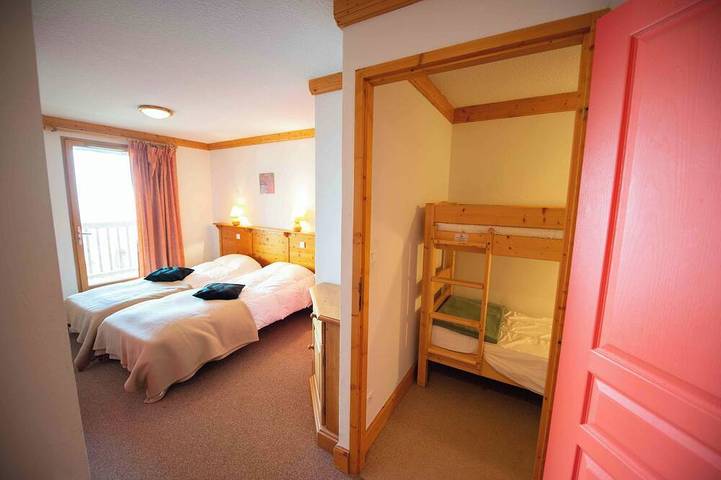 Oz/Alpe d'Huez 150m slopes, up to 18pers, Jacuzzi, en-suite bedrooms in Oz, Nationalpark Écrins
