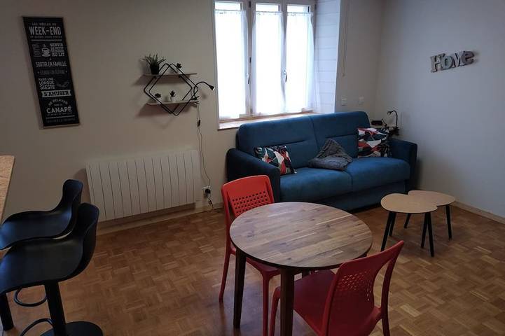 Entire apartment, Le Lupicin, a comfortable, spacious studio in the heart of the Haut Jura nature park. in Saint-Lupicin, Parc naturel régional du Haut-Jura