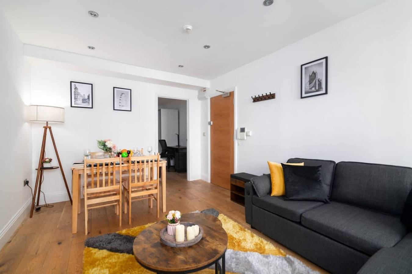 Entire apartment, Stylish Brick Lane Apartment with Balcony Sleeps 4 in Bethnal Green, London