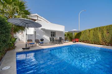 Maison d’hôte pour 6 personnes, avec jardin ainsi que piscine et terrasse, animaux acceptés en Espagne