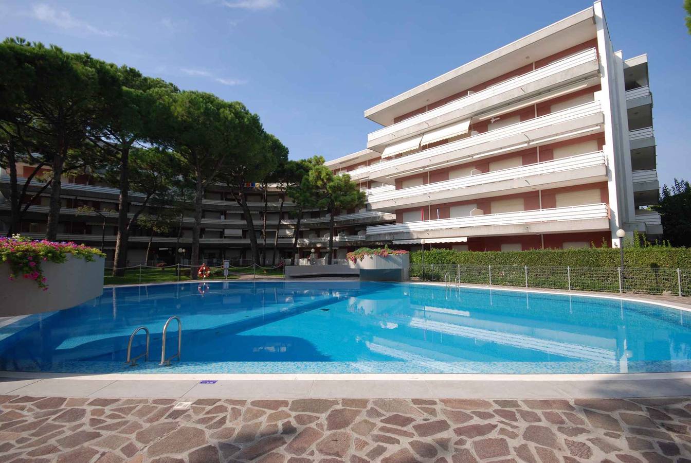 Entire holiday apartment, Holiday apartment with balcony and pool  in Lignano Riviera, Lignano Sabbiadoro