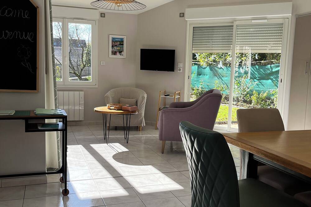 Ganze Wohnung, Peaceful accommodation in a private garden for 2-4 people, with private enclosed parking. in Cumières, Parc naturel régional de la Montagne de Reims