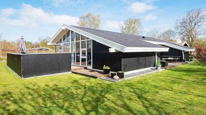 Ferienhaus für 7 Personen, mit Terrasse und Whirlpool sowie Sauna, mit Haustier