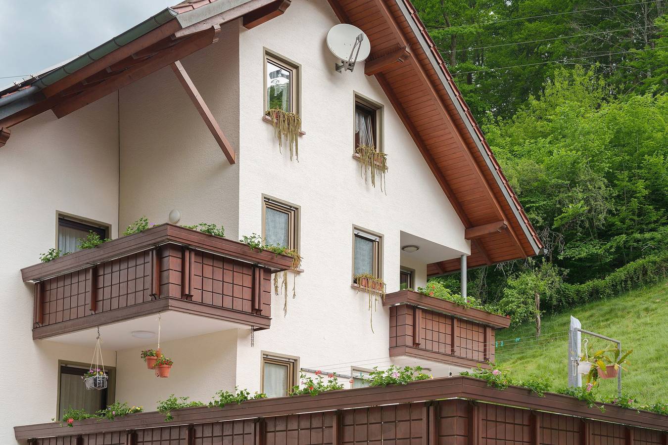 Gästehaus Gerda: Doppelzimmer 2 mit Bergblick, privatem Balkon und Wi-Fi in Bad Peterstal-Griesbach, Mittlerer Schwarzwald