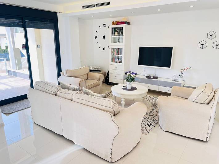 Entire apartment, Ground floor  private pool La Zenia beach, Orihuela Costa in La Zenia, Orihuela