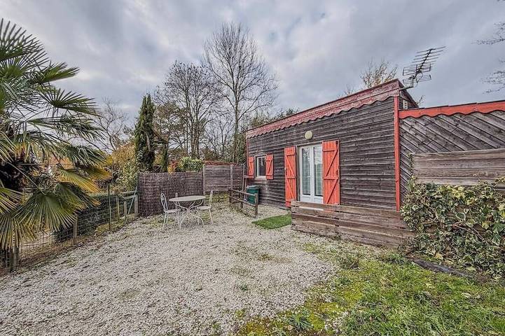 Gîte pour 3 personnes, avec terrasse et jardin dans Auguaise