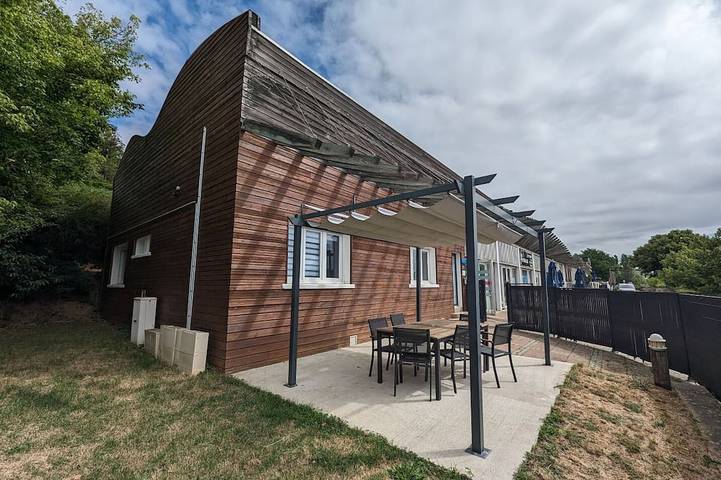 Location de vacances pour 4 personnes, avec jardin à Peigney