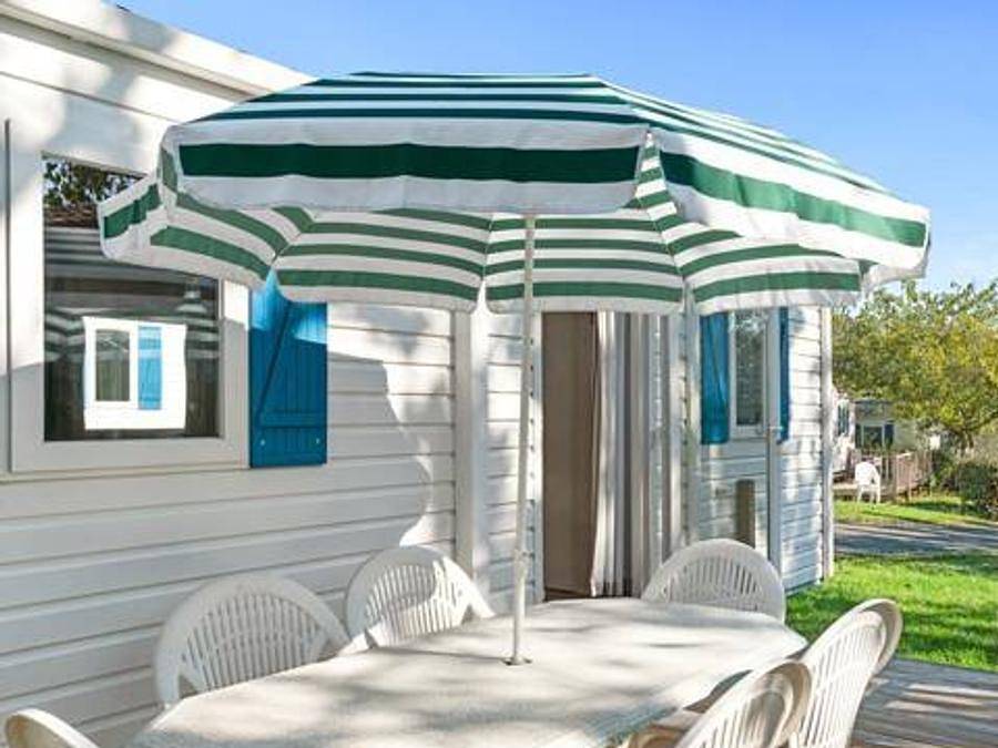 Camping Marvilla Parks La Pommeraie de l'Océan - Bungalow 4 personen - Mobilheim | Classic | 2 Zi. | 4 Pers. | Nicht überdachte Hochterrasse in Trégunc, Côte de Cornouaille