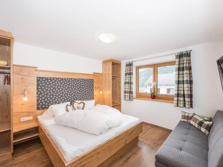 Ganze Ferienwohnung, Kirchgassers Landhäusl - Appartement Glück,1 Schlafraum, Dusche, Wc in Ramsau am Dachstein, Schladming-Dachstein