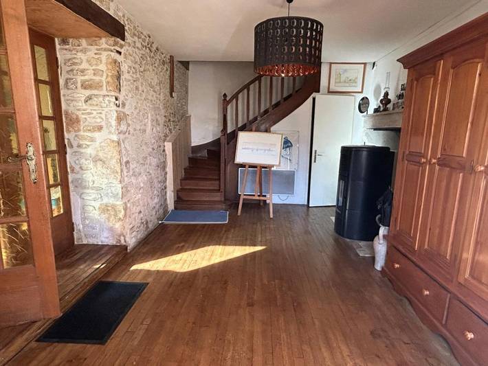 Gîte pour 8 personnes, avec terrasse et jardin à Nanteuil-en-Vallée - 2