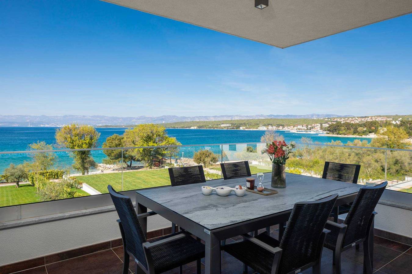 Villa B Malinska – Luxuriöses Paradies am Meer mit privatem Pool in Zidarici, Krk
